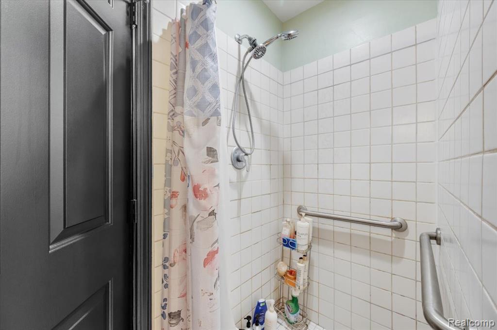 6052 Belmont Court, Grand Blanc, MI 48439 — Photo 23