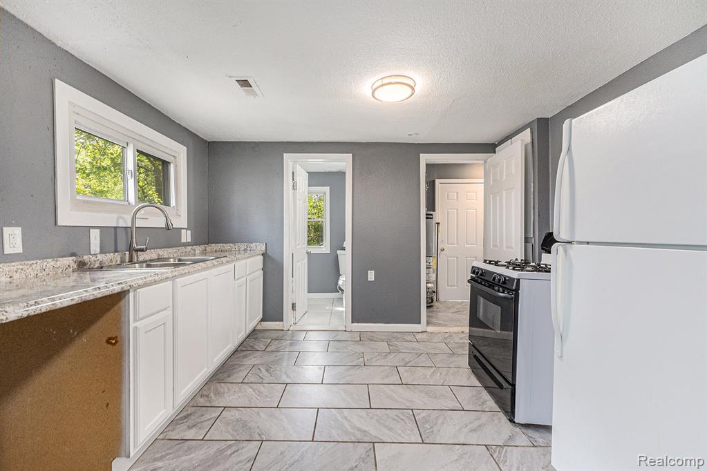 11472 Cadillac Avenue, Warren, MI 48089 — Photo 9