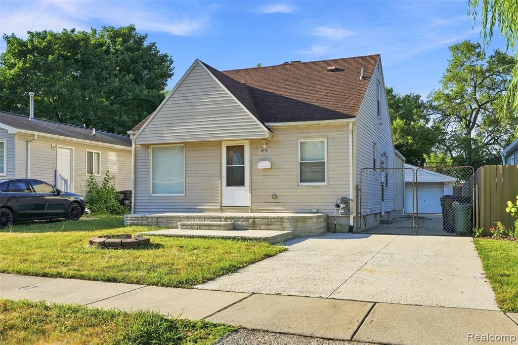 8781 Albany Street, Oak Park, MI 48237
