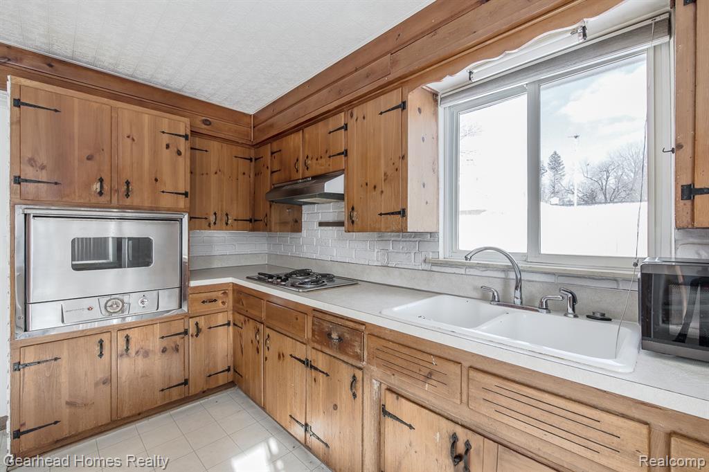 2340 Rollins Street, Grand Blanc, MI 48439 — Photo 16