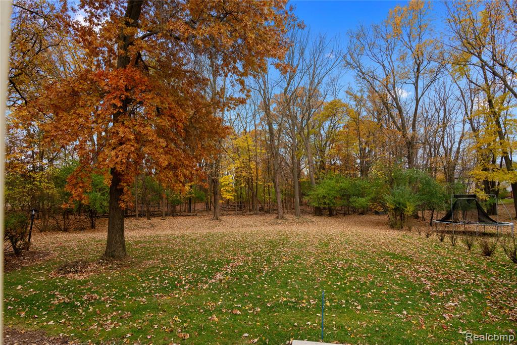 5023 Meadowbrook Drive, West Bloomfield, MI — Photo 35