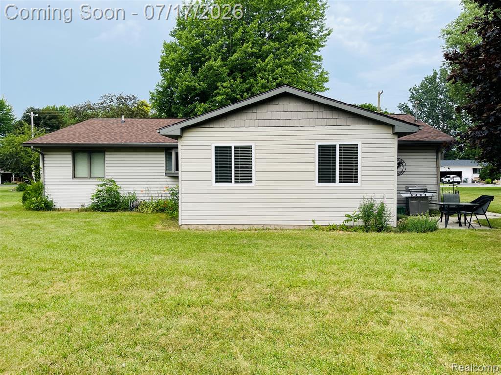 810 E Liberty Street, Chesaning, MI 48616 — Photo 32