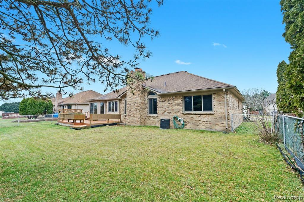46690 BARBARA Drive, Macomb, MI 48044 — Photo 36