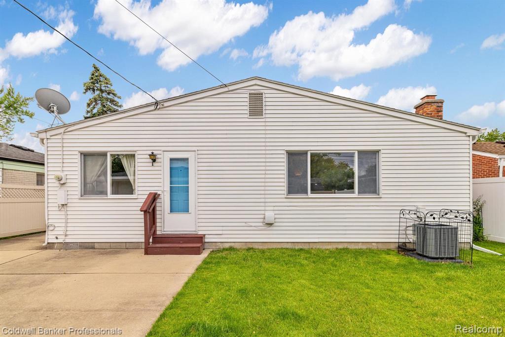 8536 Blackburn Drive, Westland, MI — Photo 29