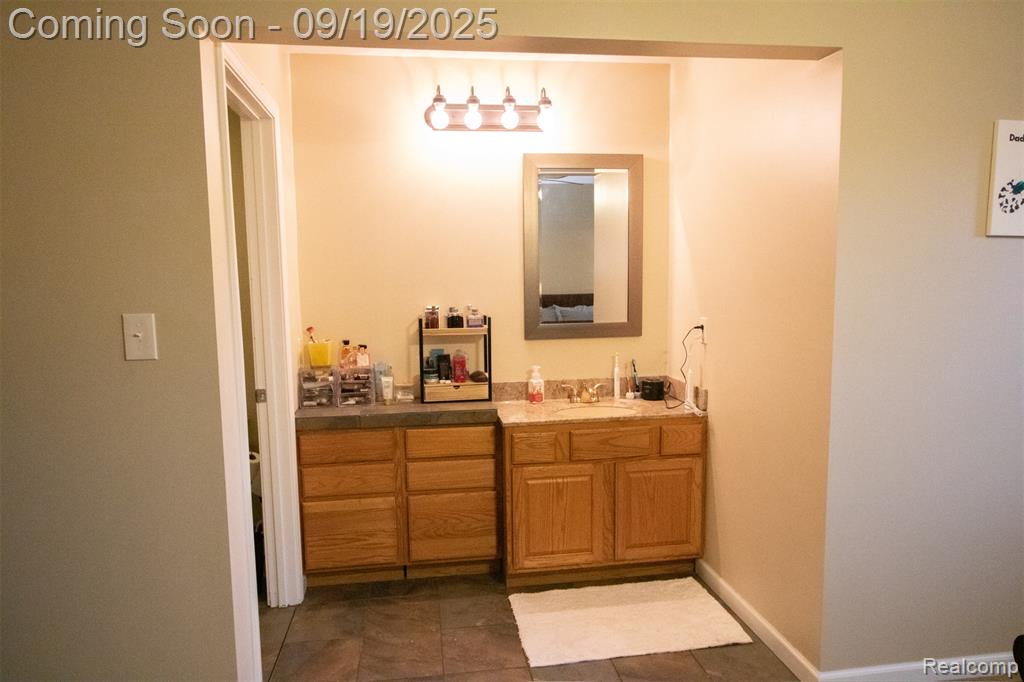 8139 Hedgeway Drive, Shelby Twp, MI 48317 — Photo 22