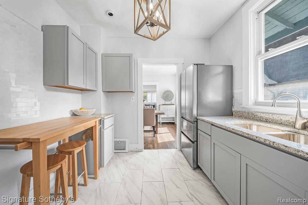 614 S PLEASANT Street, Royal Oak, MI 48067 — Photo 11