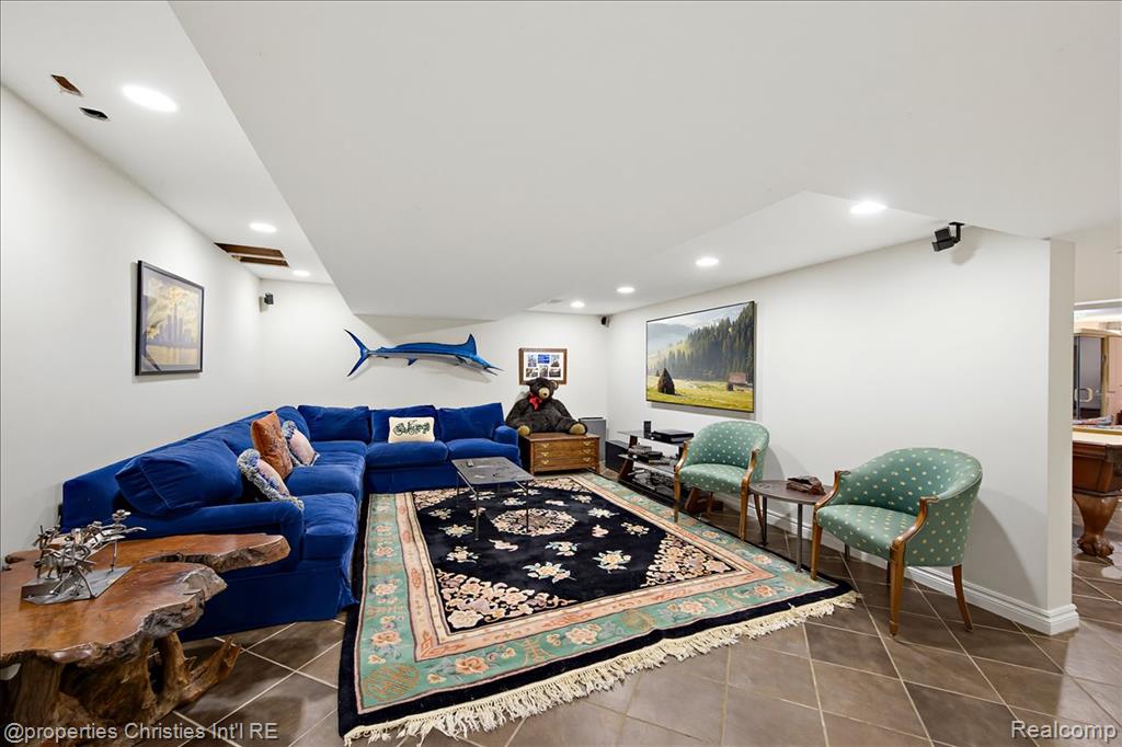 950 E Glengarry Circle, Bloomfield Hills, MI 48301 — Photo 49