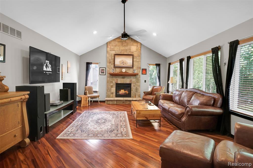 30182 Magnolia Dr Magnolia Drive, New Hudson, MI 48165 — Photo 14