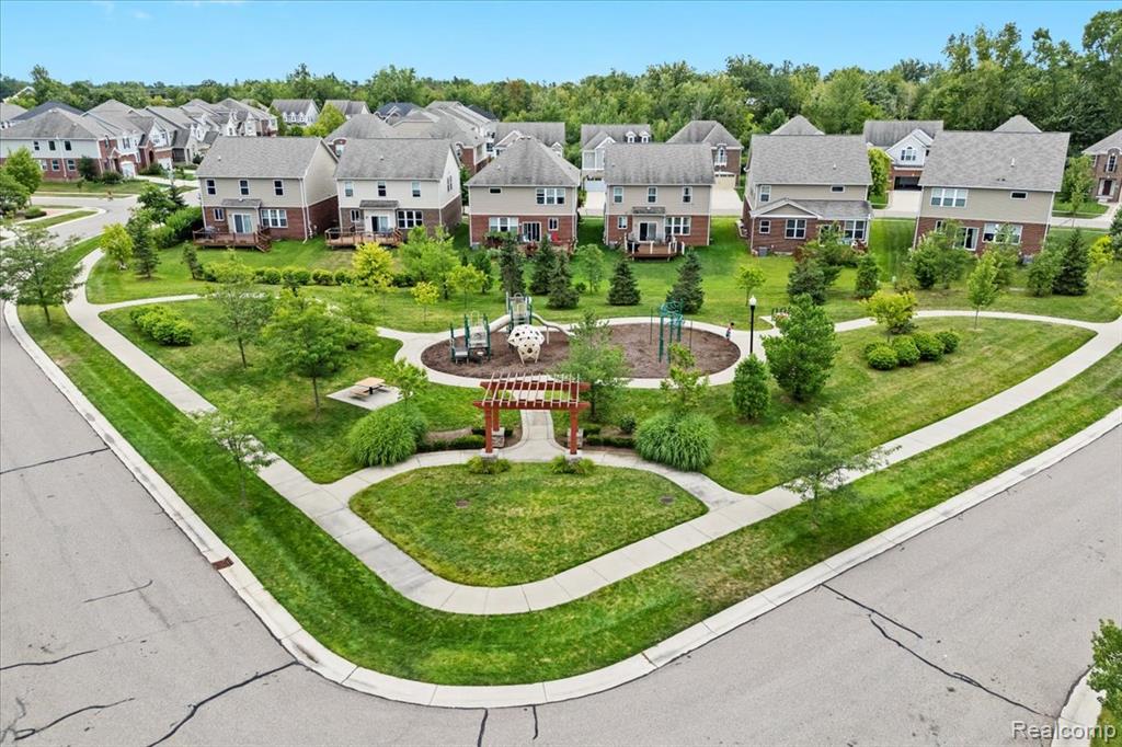 49645 Hartwick Drive, Novi, MI — Photo 40