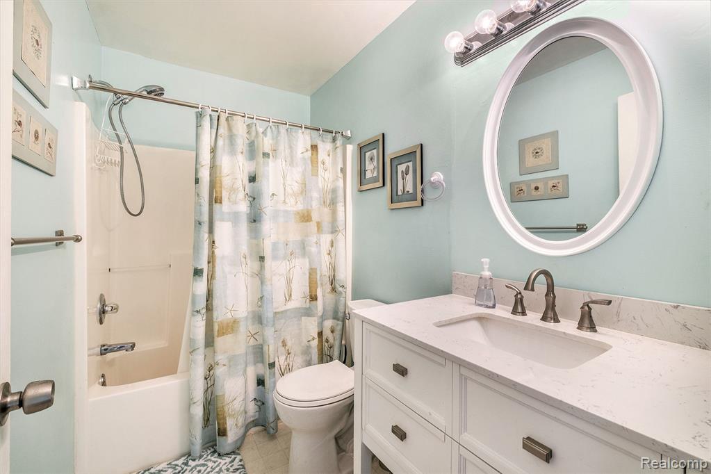 611 HERITAGE Circle, Fenton, MI 48430 — Photo 10