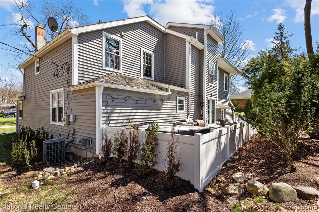 3706 Lakeview Boulevard, Orchard Lake Village, MI 48324 — Photo 48