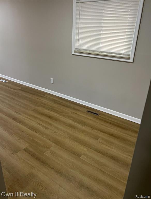 4976 BEDFORD Street, Dearborn Heights, MI 48125 — Photo 4