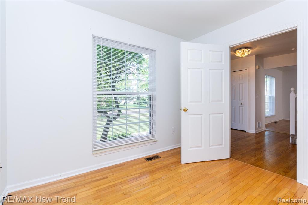 25935 Junction, Novi, MI — Photo 20