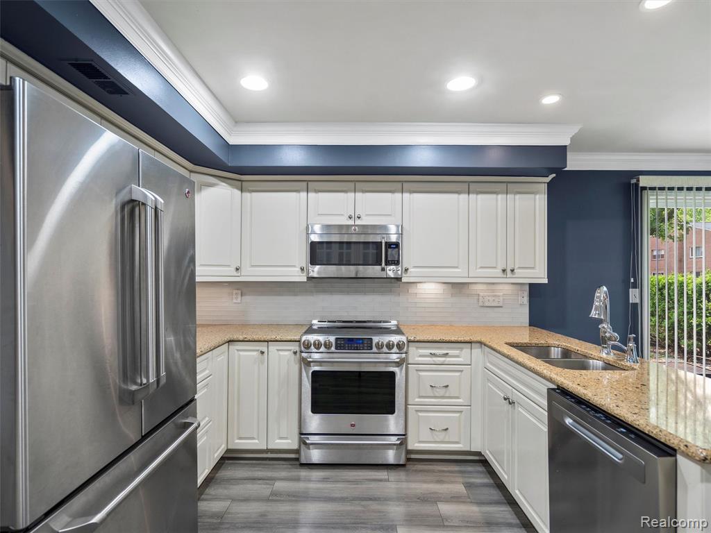 42712 Elizabeth Circle, Clinton Twp, MI 48038 — Photo 10