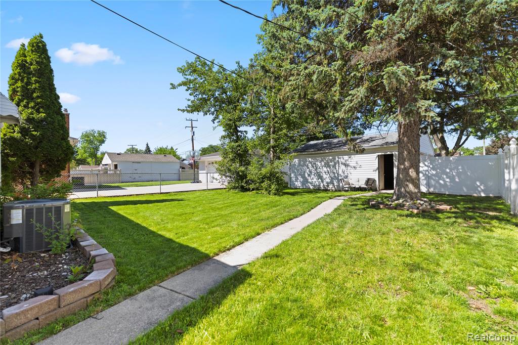 7604 Robinson Avenue, Allen Park, MI 48101 — Photo 6