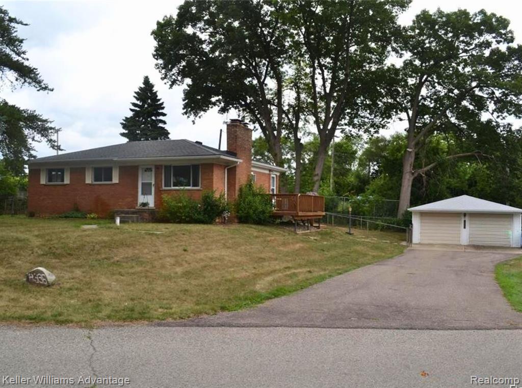 8336 LAGOON Street, Commerce Twp, MI 48382 — Photo 16