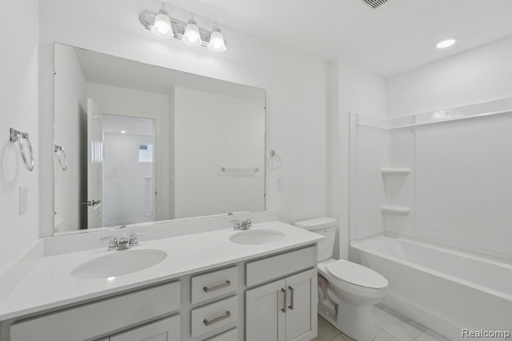 5567 East Spaniel Drive, Ann Arbor, MI 48108 — Photo 19