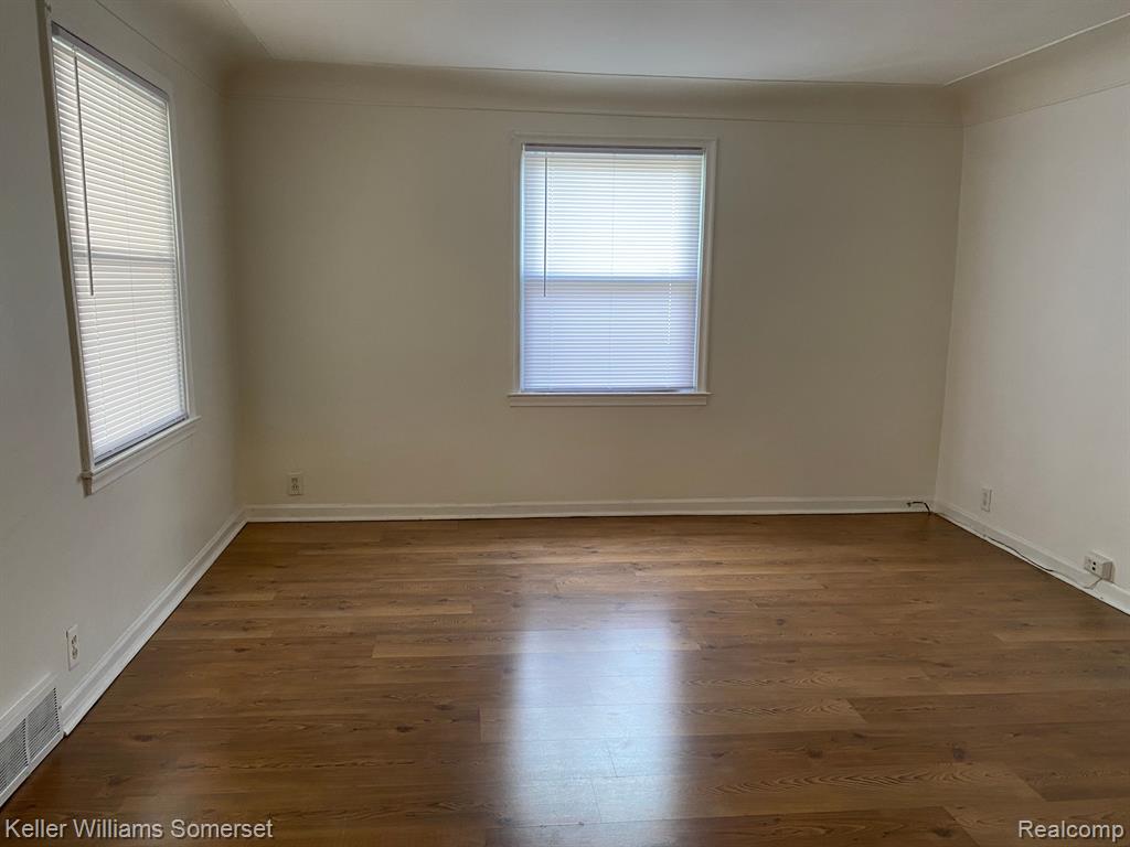 8662 PAIGE Avenue, Warren, MI 48089 — Photo 2
