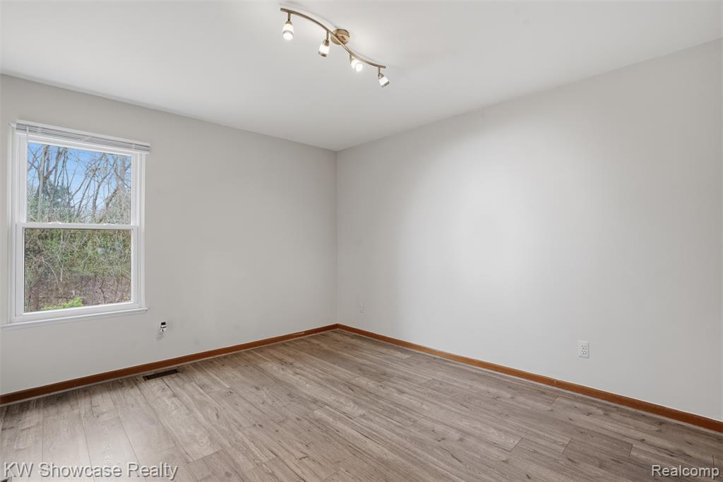 9842 Cedar Island Road, White Lake, MI — Photo 26