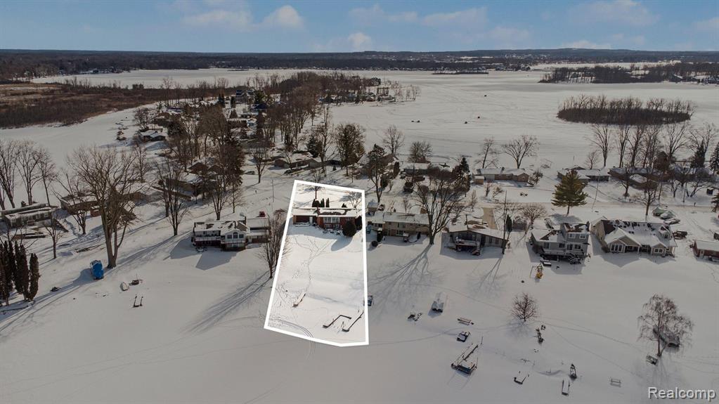4100 Four Lakes Avenue, Linden, MI 48451 — front exterior