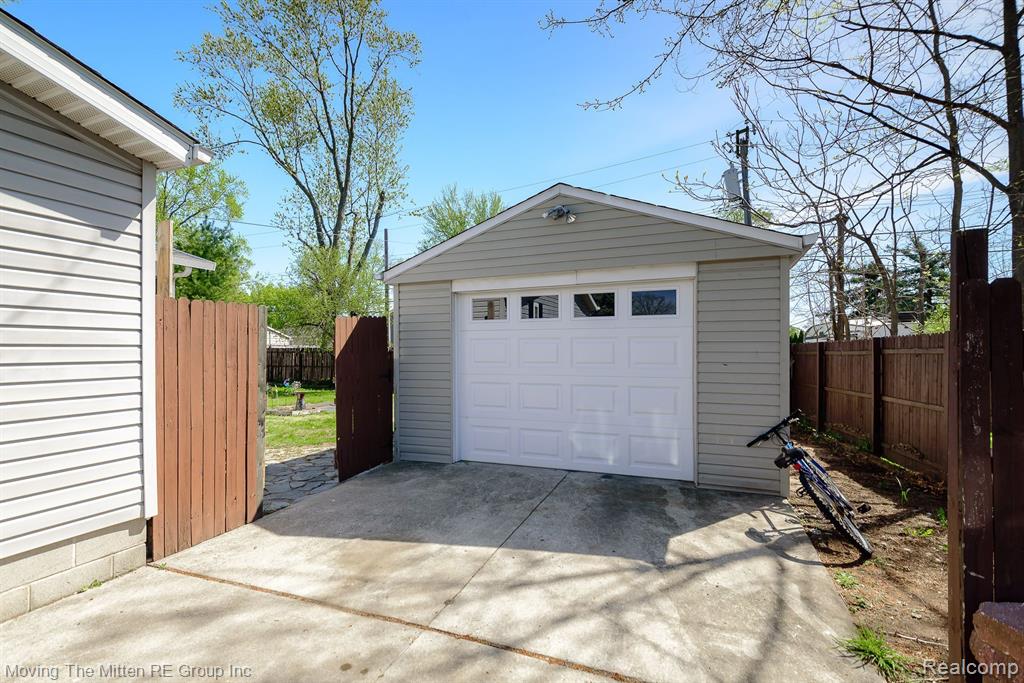 42 N BIGGS Street, Belleville, MI 48111 — Photo 35