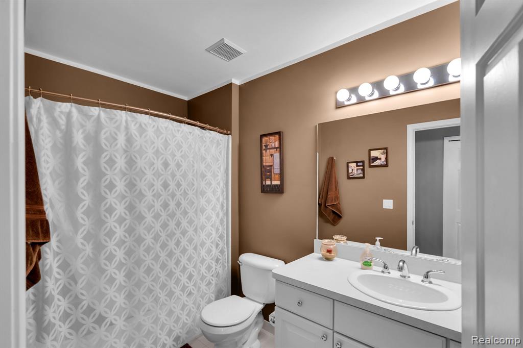 858 WOODSIDE Court, Lake Orion, MI — Photo 17