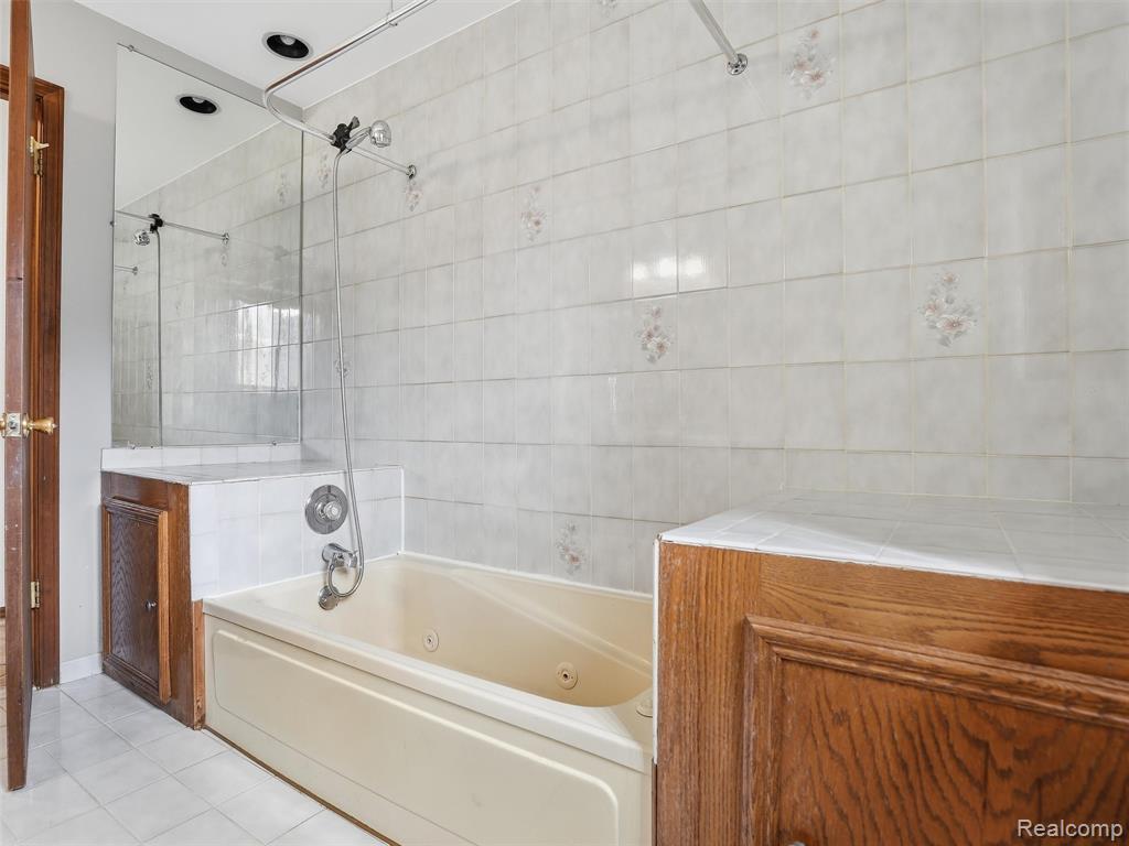 46689 Barbara Drive, Macomb, MI 48044 — Photo 25
