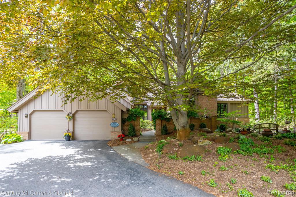 46515 Arboretum Circle, Plymouth, MI 48170 — Photo 2