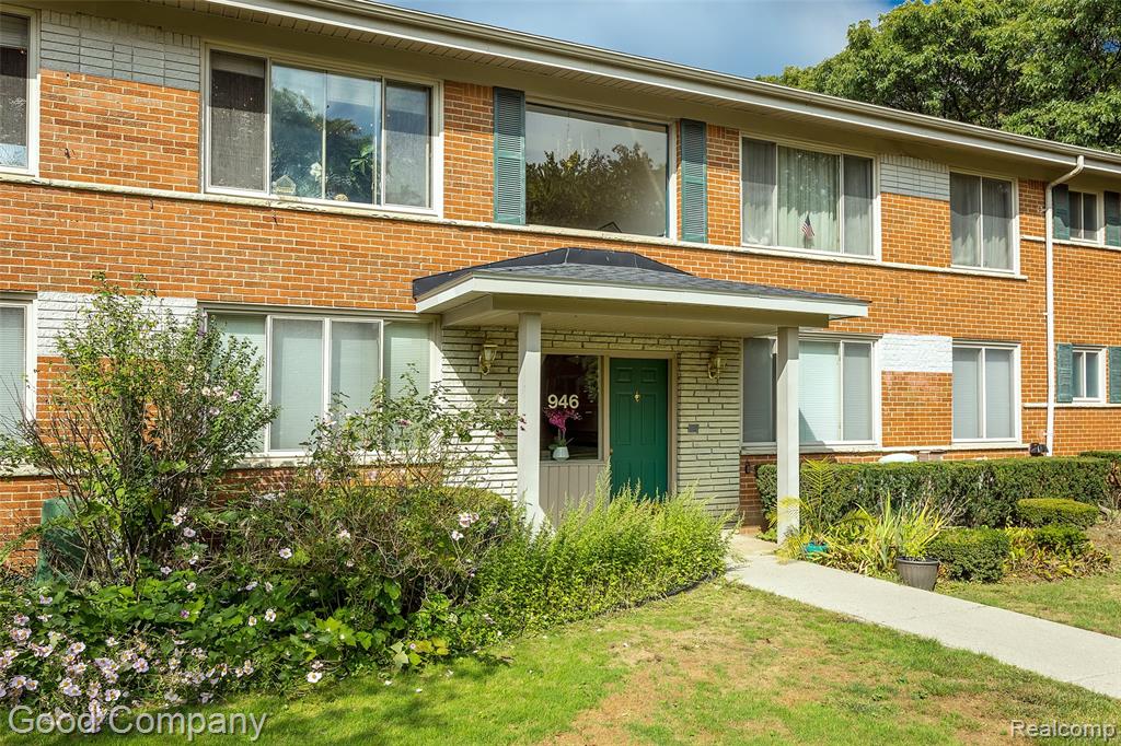946 N Adams Road, Birmingham, MI 48009 — front exterior