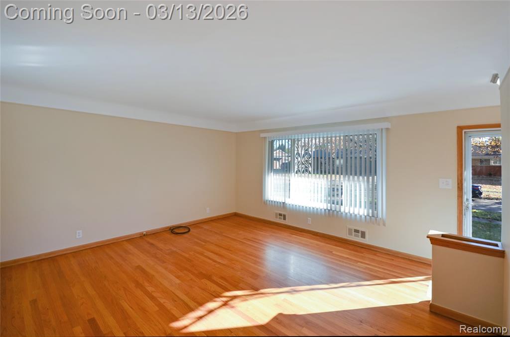 8565 Dale, Center Line, MI 48015 — Photo 9
