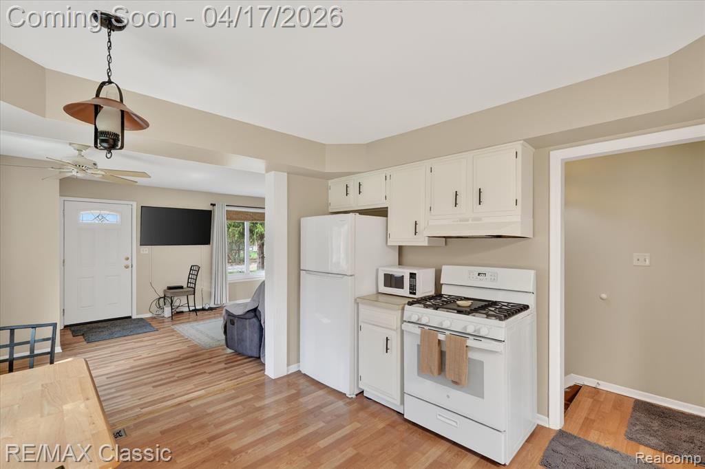 5060 Warmbriar Drive, White Lake, MI 48383 — Photo 18