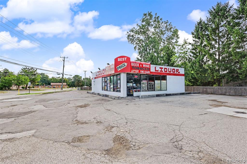 22200 Middlebelt, Farmington Hills, MI 48336