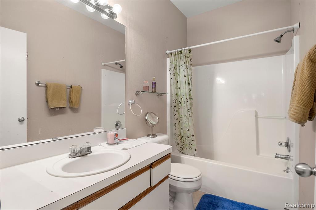 30997 CENTENNIAL Drive, Novi, MI 48377 — Photo 21