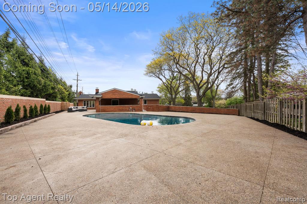 6739 White Pine Court, Bloomfield Hills, MI 48301 — Photo 40