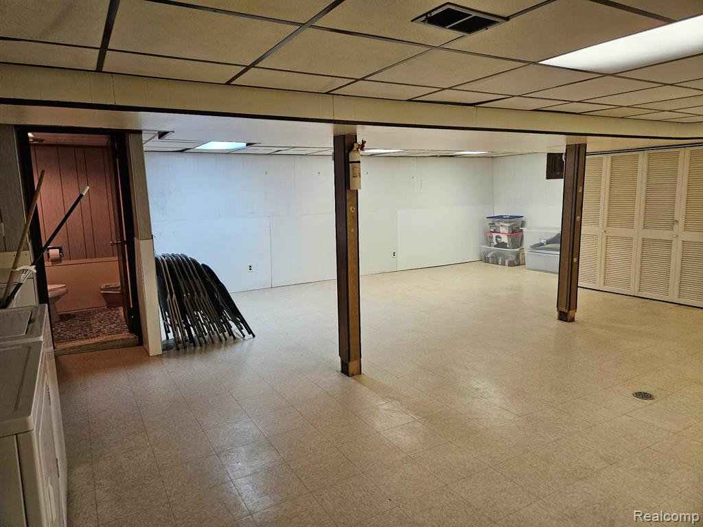 6876 Continental Avenue, Warren, MI 48091 — Photo 31