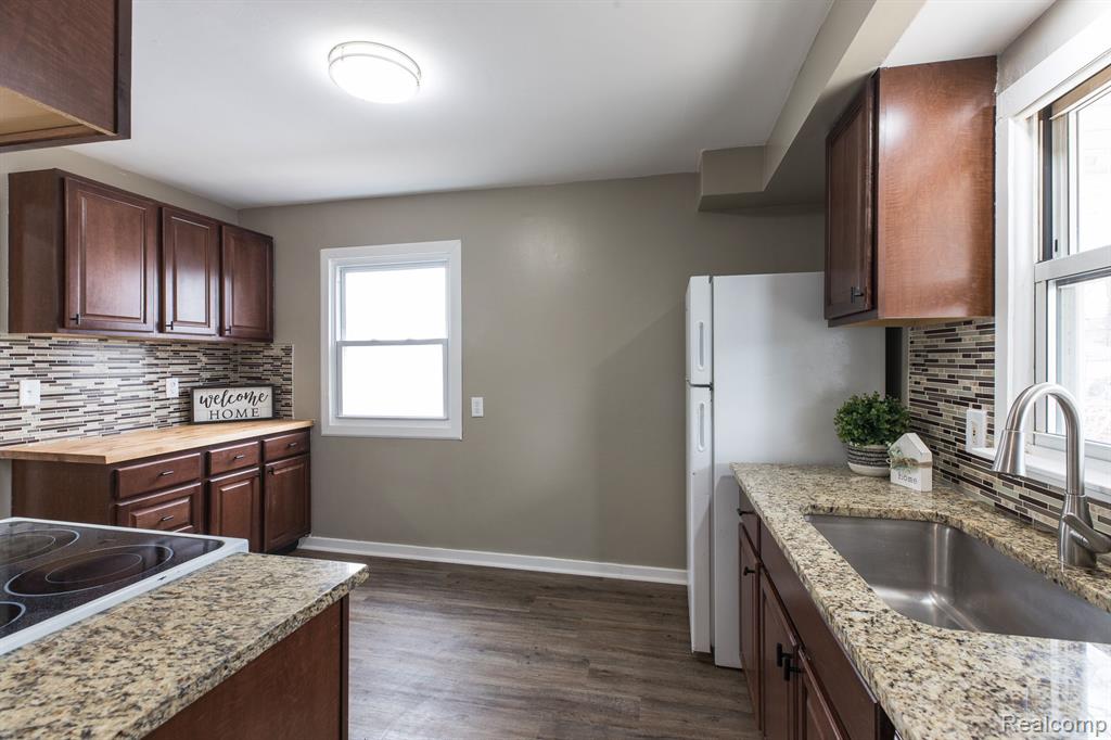 9046 LOUISE Street, Livonia, MI 48150 — Photo 12