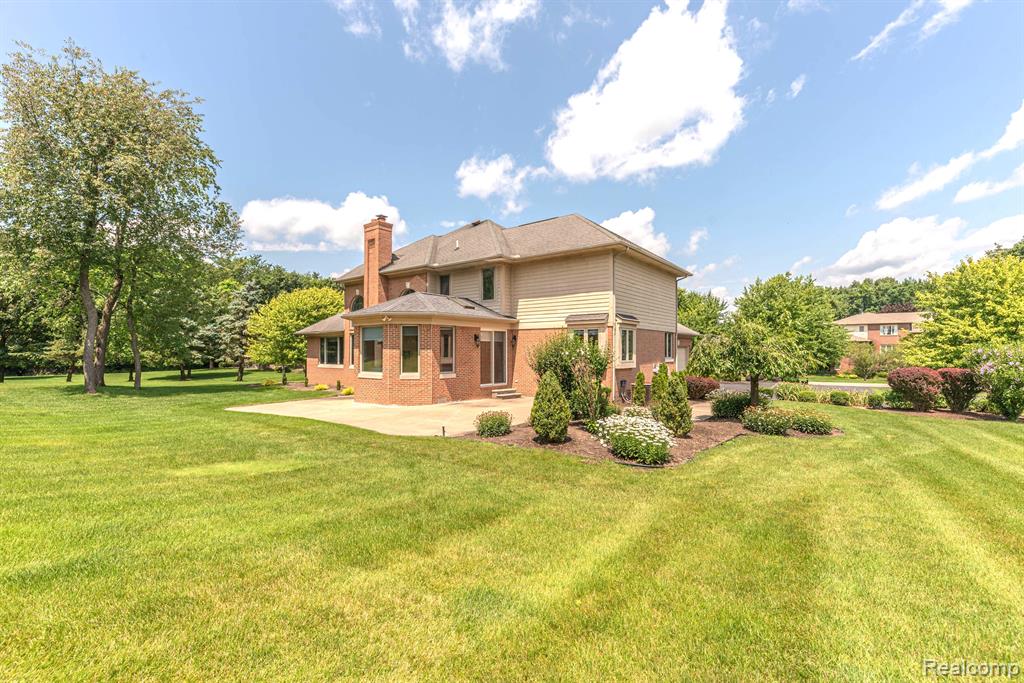 5003 HICKORY POINTE Drive, Orchard Lake Village, MI 48323 — Photo 79