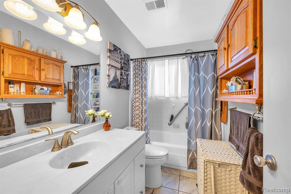 9921 ALLEN POINTE Drive, Allen Park, MI 48101 — Photo 20