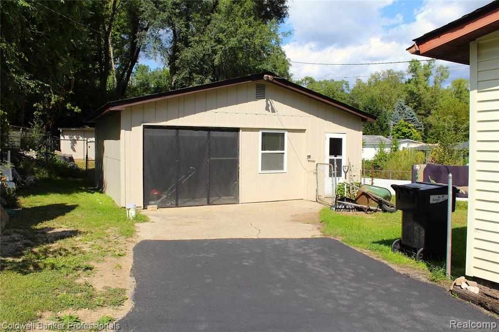 10593 9 Mile Road, Whitmore Lake, MI 48189 — Photo 13