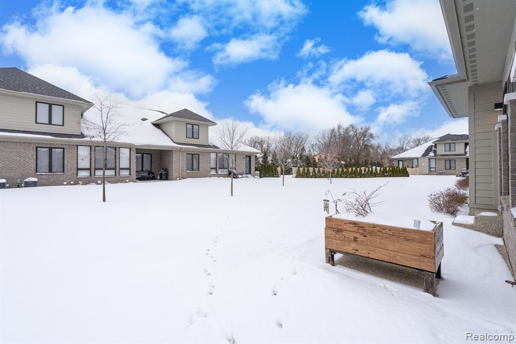 7484 Gramercy Circle, West Bloomfield, MI — Photo 57