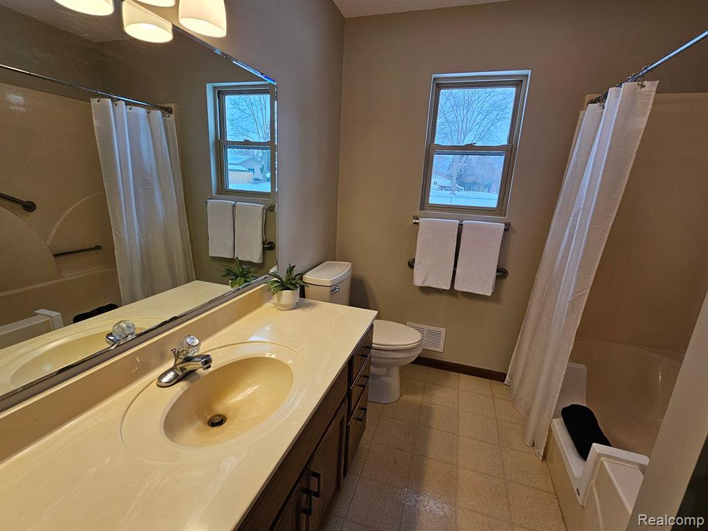 524 E MAIN Street, Vernon, MI 48476 — Photo 8