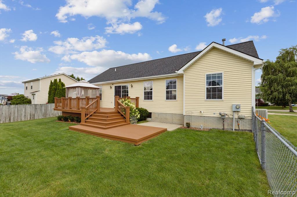 7206 Glen Oak Court, Grand Blanc, MI 48439 — Photo 41