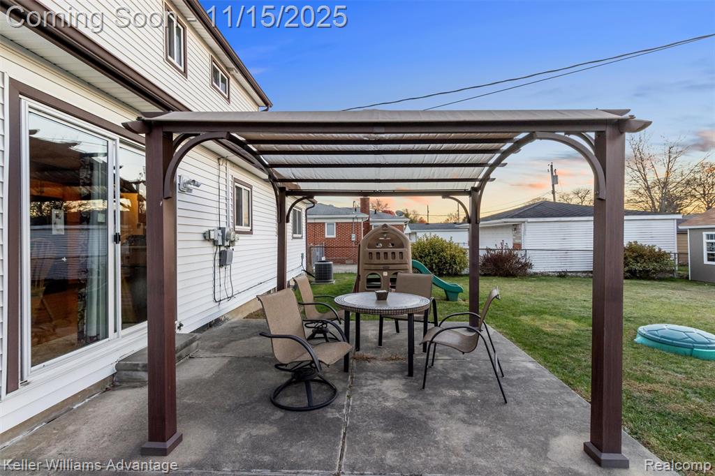 9243 Knolson Street, Livonia, MI 48150 — Photo 37