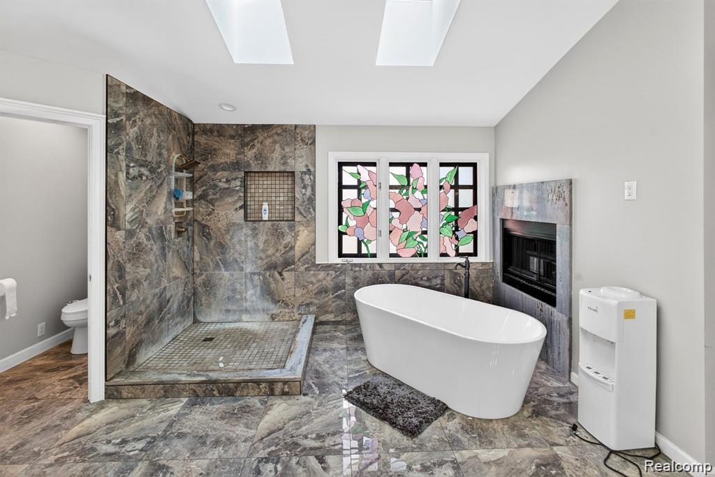 5874 Orchard Woods Drive, West Bloomfield, MI 48324 — Photo 25