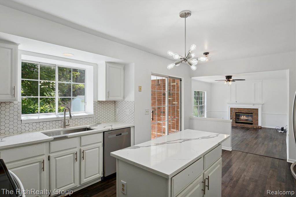 46471 Doubletree Road, Canton, MI 48187 — Photo 17