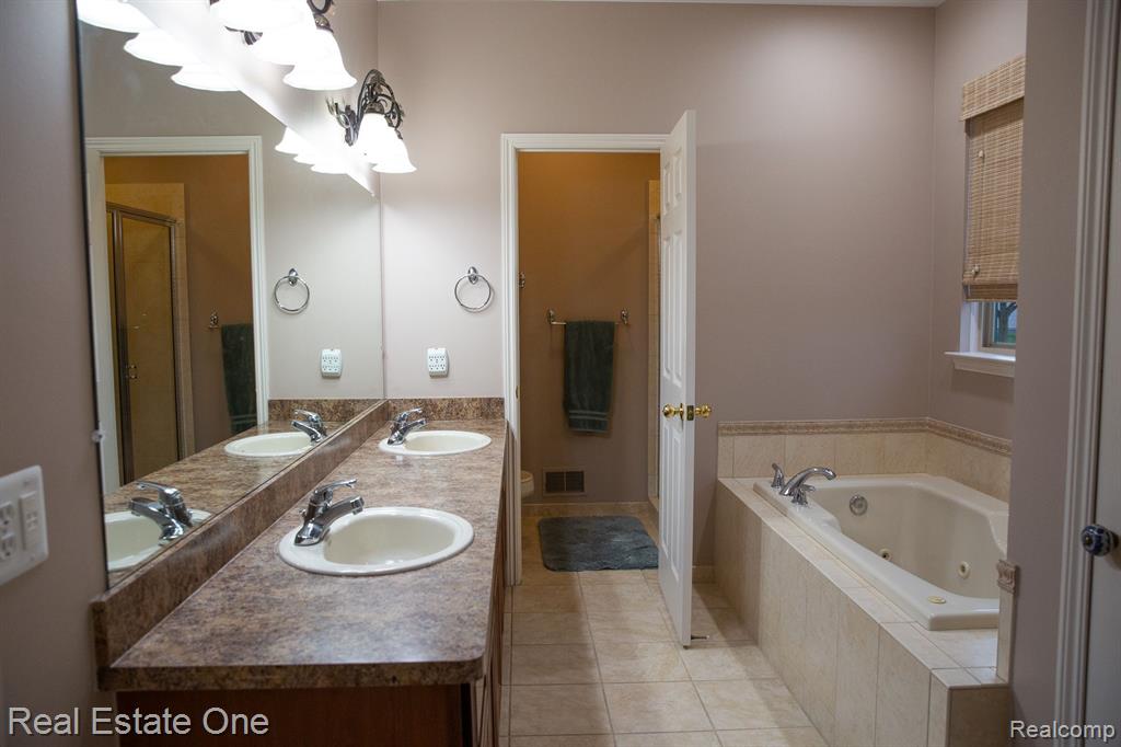 906 W PENINSULA, Oxford, MI 48371 — Photo 19