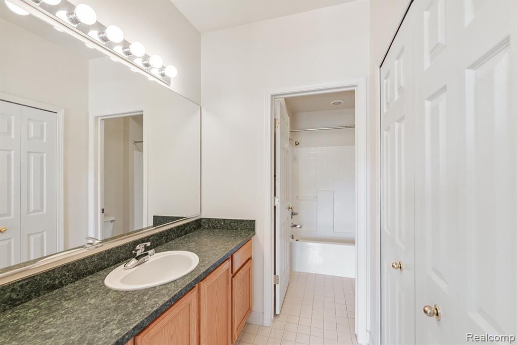 14105 ADDINGTON Drive, Commerce Twp, MI 48390 — Photo 19