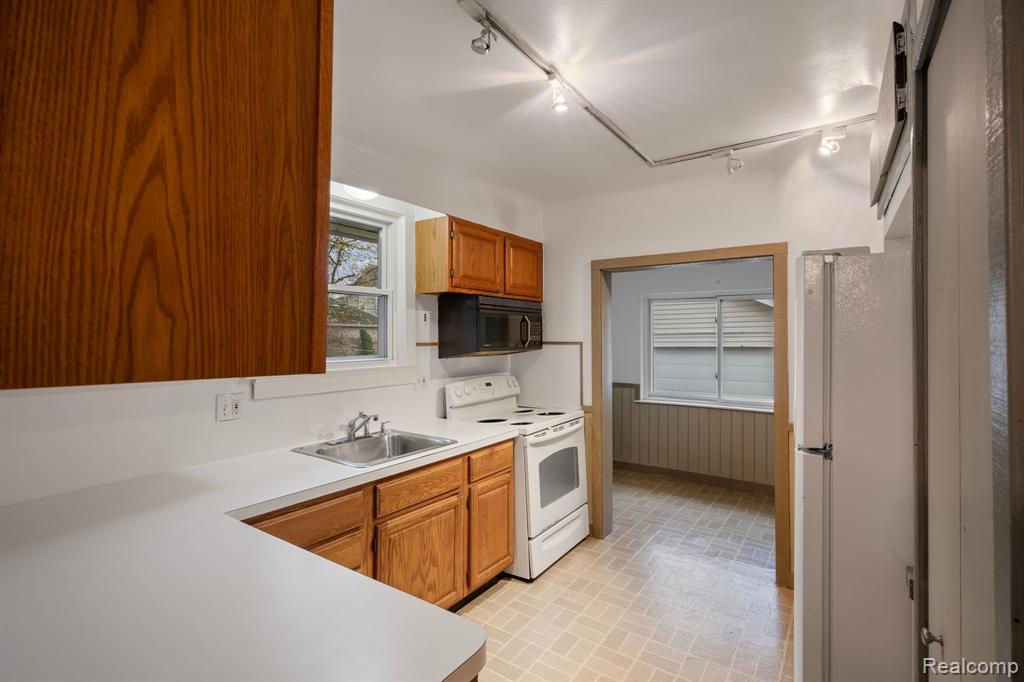 606 OAKLAND Avenue, Royal Oak, MI 48067 — Photo 31