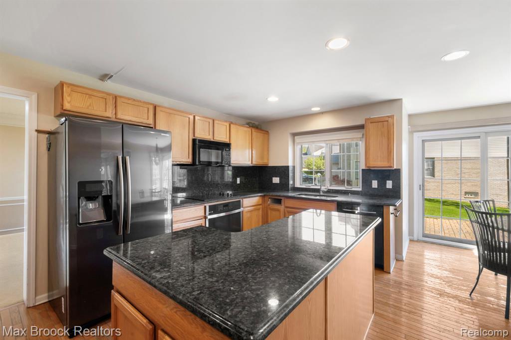 7657 Windgate Circle, West Bloomfield, MI 48323 — Photo 15