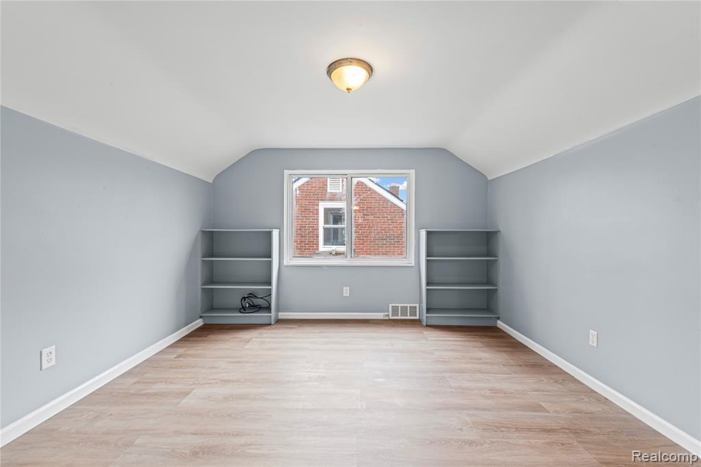 19478 Winthrop Street, Detroit, MI 48235 — Photo 17